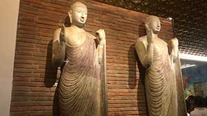 Ruwanwelisaya Temple Image House  Buddha Statues Photo
